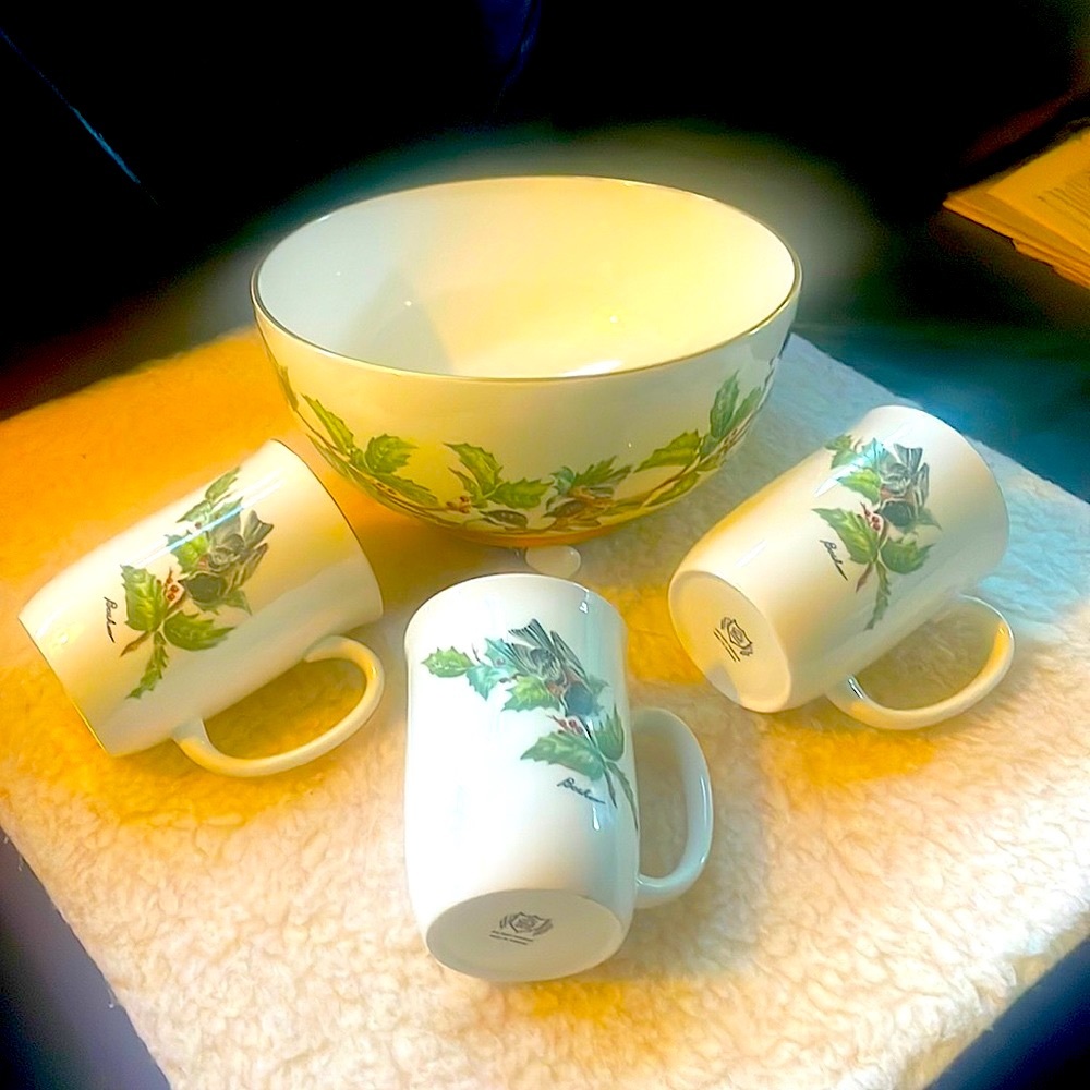 Great for Christmas. BOEHM Chickadees and Holly. Serving bowl & three cups.